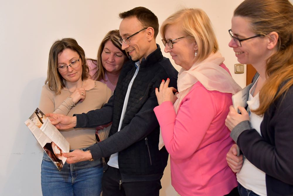 JAS_0289 méretezett újság önismeret-szeretet-fénye-alapítvány